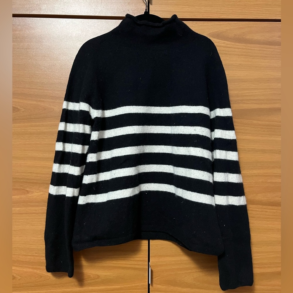 UNIQLO Black Mock-Neck Sweater Size Medium - Black and White Striped Sweater